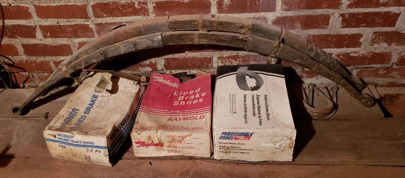 lot 2621 image: Kaiser 1950s Car Parts - Set of Leaf Springs and 3 Boxes of Brakes Shoes (Various Levels of Lining)- in Garage Attic