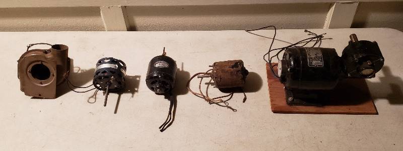 lot 2645 image: Lot of 4 Electric Motors and one Blower Fan - untested