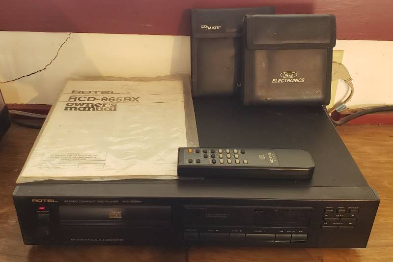lot 2649 image: Rotel Stereo Compact Disc Player RCD-965BX with Remote & 2 CD holders - Works