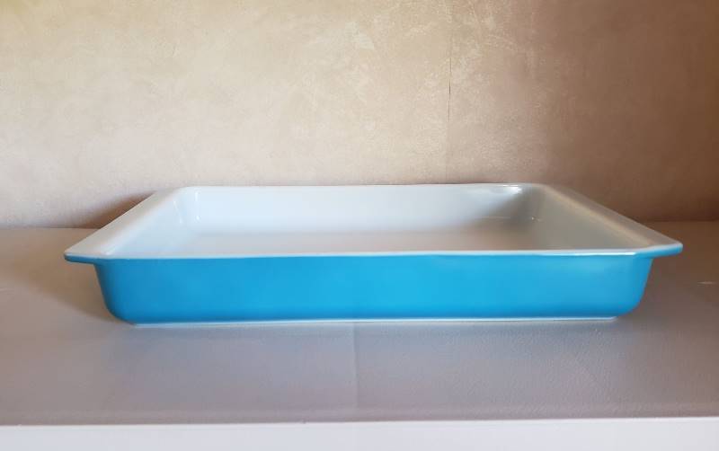 lot 2662 image: Vintage Turquoise Blue Pyrex #933