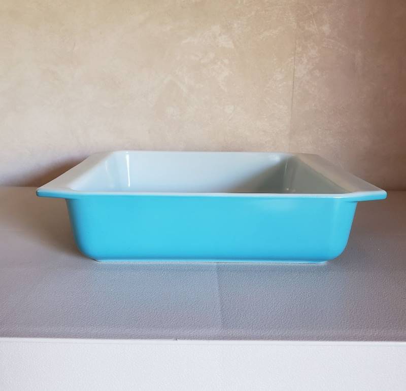 lot 2663 image: Vintage Blue Horizon Pyrex #922