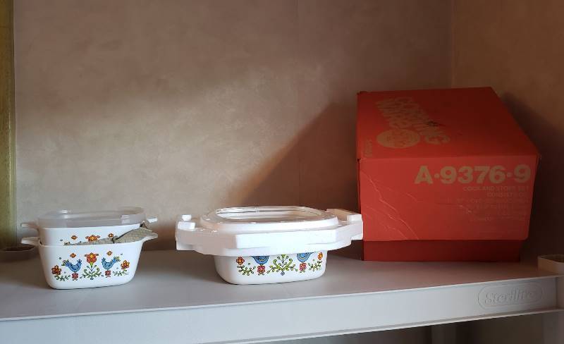 lot 2666 image: Corningware Set Coutry Festival...Never Used...Original Box