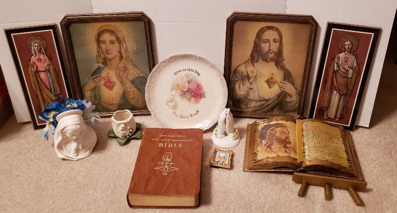 lot 2676 image: Religious Decor and St. Joseph Ed. -The New American Bible