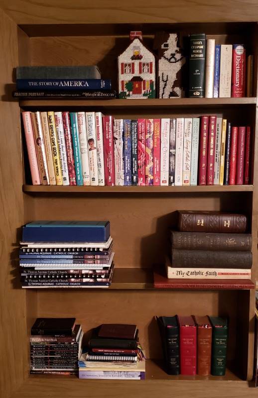 lot 2678 image: 4 shelf of Books - various titles and 2 Yarn Decor