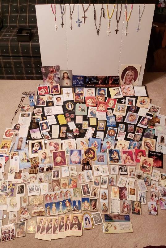lot 2680 image: Catholic Lot - Rosaries, Cards, Medallions, and Memorial Cards