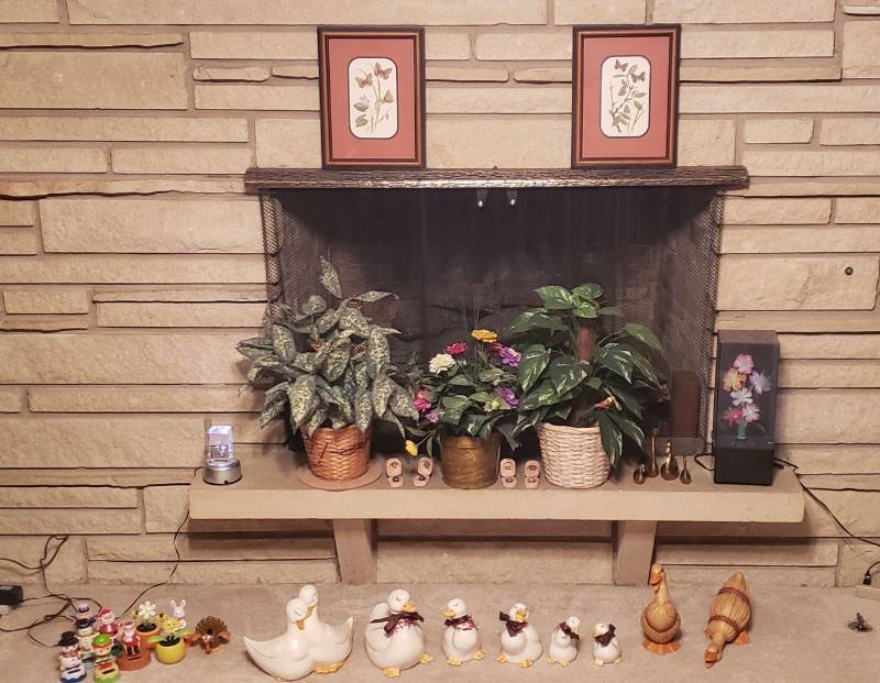 lot 2681 image: Lot of Floral and Duck Decor on Fireplace Wall