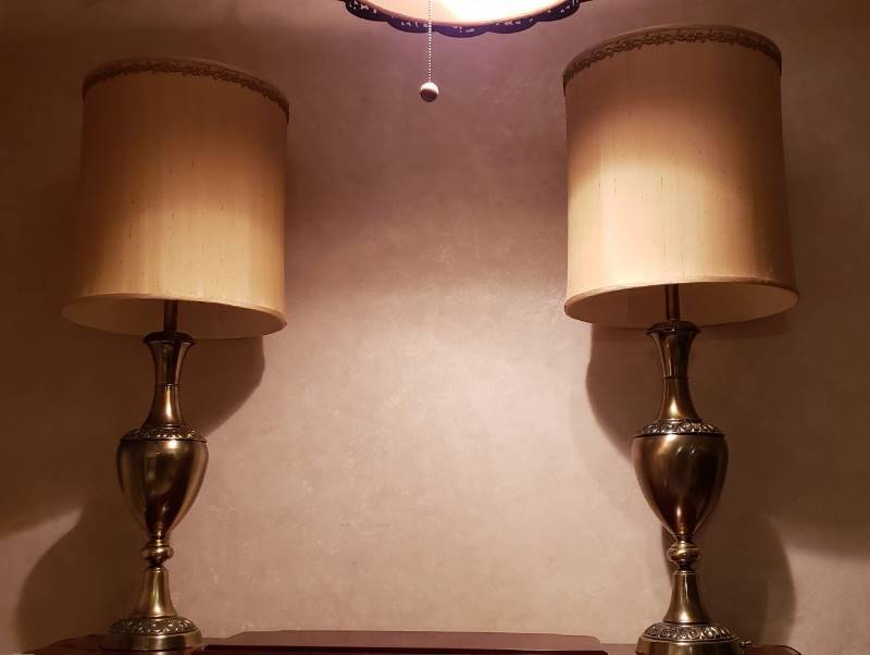 lot 2683 image: Pair of 3 Way Brass Lamps with Large Shades - both work