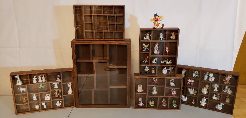 lot 2688 image: Miniatures in Shadow boxes and 2 Shadow Boxes ready for your Miniatures