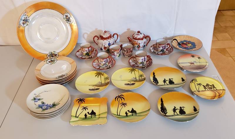 lot 2689 image: Japanese Hand Painted Tea Set and Dishes