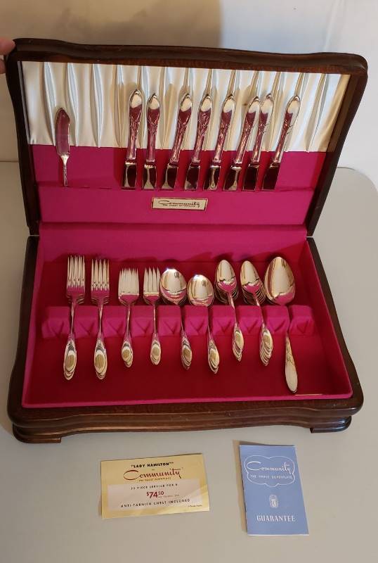 lot 2690 image: 52 piece Service Lady Hamilton by Community Silverplate in Chest