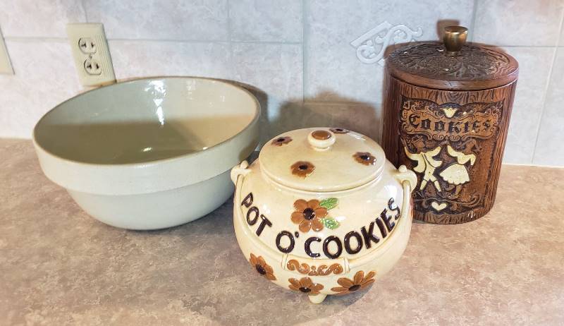 lot 2693 image: Lot of Large Crock Bowl and 2 Cookie Jars (one lid has been repaired)