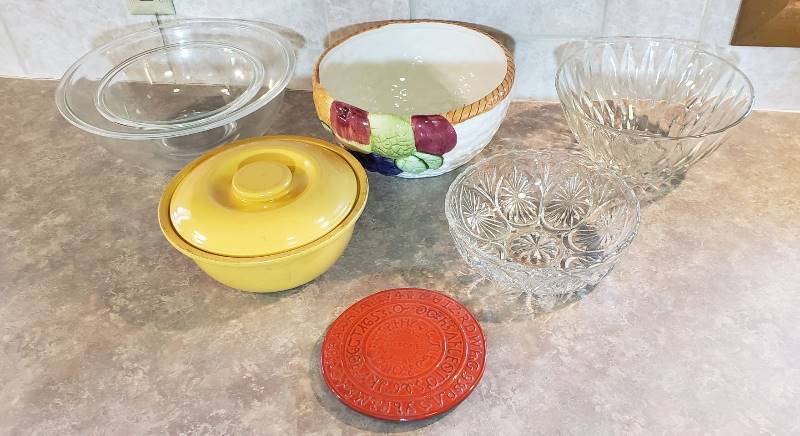 lot 2694 image: Lot of Bowls & Trivet - 2 Clear Pyrex Mixing, Yellow Fiesta Casserole, 2 Clear Pressed, Fruit Ceramic, and Frankoma Trivit