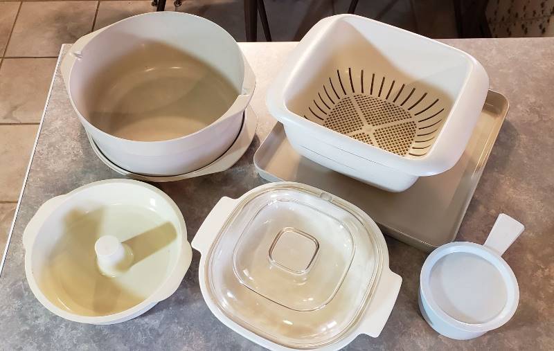 lot 2695 image: Vintage Microwave Cookware - various brands