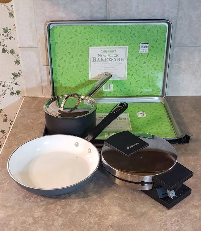 lot 2696 image: Lot of Cuisinart Kitchen Items - waffle iron works