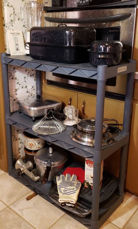 lot 2699 image: Lot of Kitchen Items - Various Items - Electrical Items Work - Shelf not included
