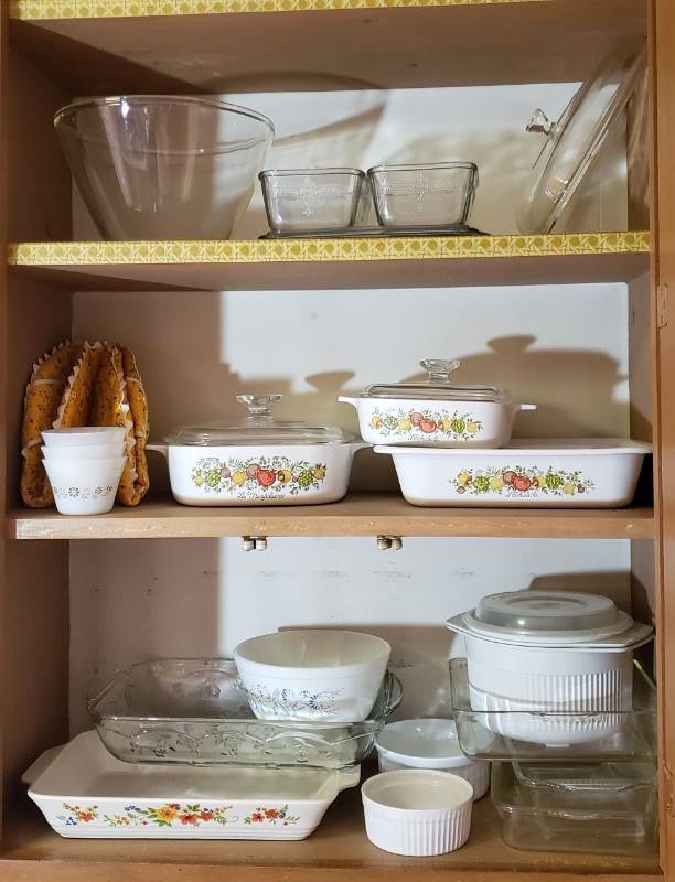 lot 2700 image: Lot of Kitchen Cookware - many different styles and uses