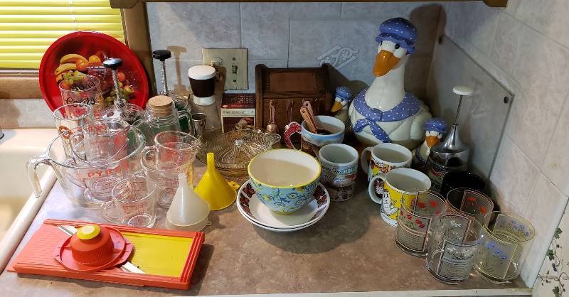 lot 2701 image: Lot of Kitchen Everyday Use Items - Pyrex Measuring Cups, Choppers, Recipe Box, and Many others - Bring Packing Boxes