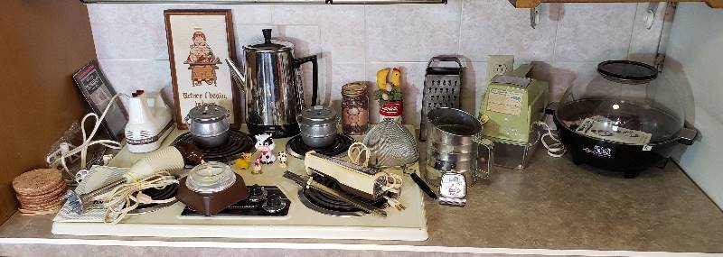 lot 2703 image: Lit of Kitchen Preparation Items - Electrical Items Work - Bring Packing Boxes