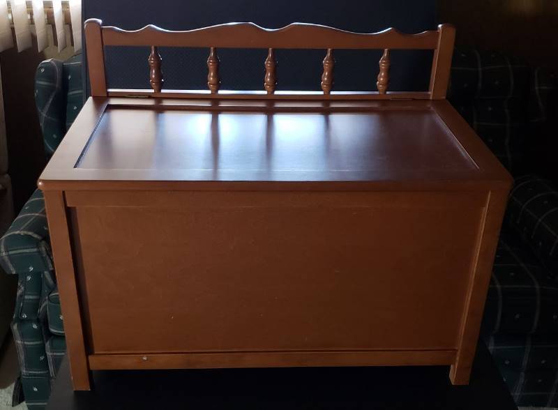 lot 2728 image: Wood Flip Top Chest or Toy Box - 30 in. x 17 in. x 23 in.