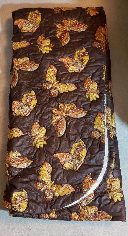 lot 2740 image: QueenKing Brown Butterfly Bedspread - could use a cleaning
