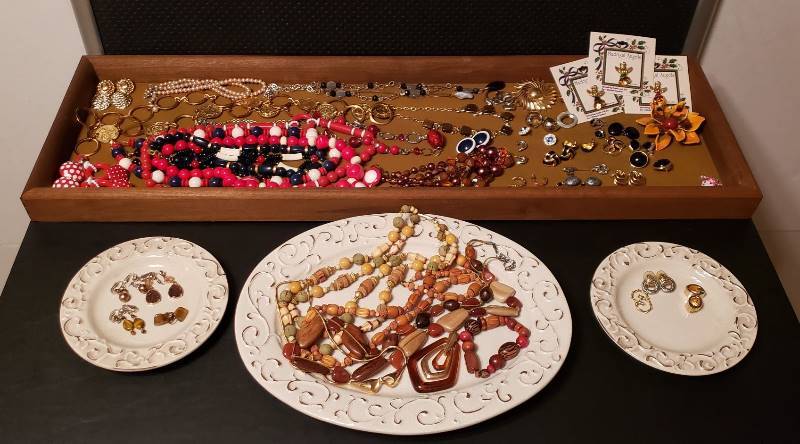 lot 2744 image: Lot of Custom Jewelry and Displays