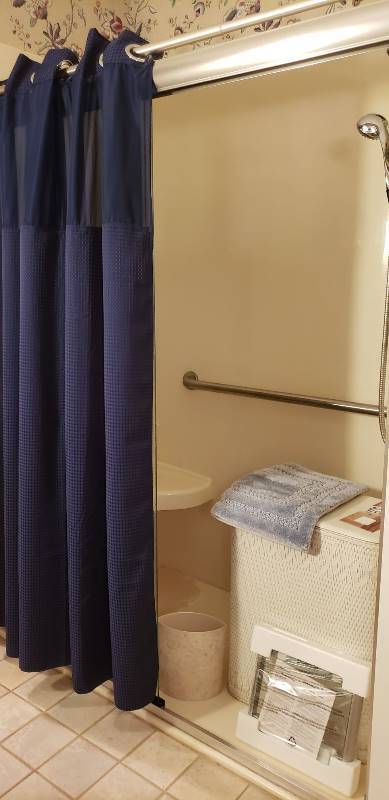 lot 2759 image: Hamper, Rod & Shower Curtain, New Scale and other Bathroom items