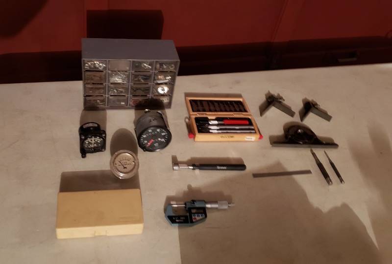 lot 2763 image: Lot of Precision Tools (Mitutoyo Caliper and L.S. Starrett Co.), Gauges, X-acto Knife Set, and 16-slot Organizer