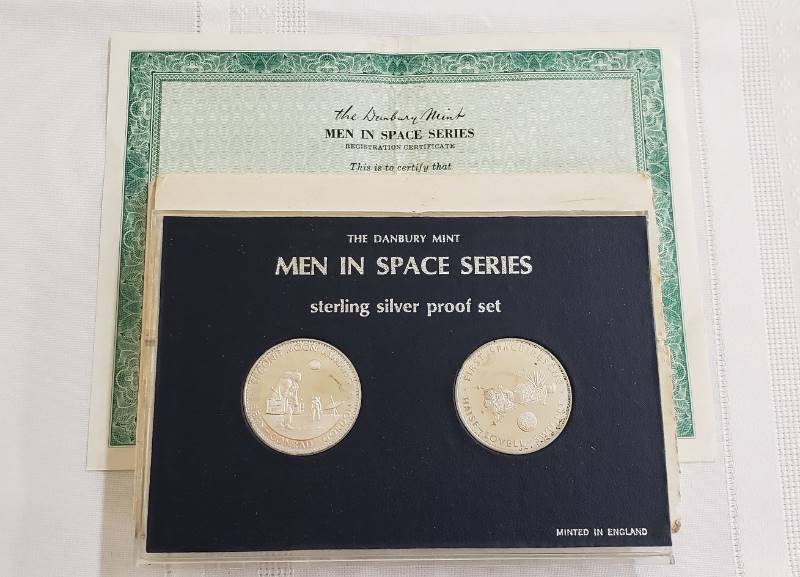 lot 2775 image: Men in Space Series Sterling Silver Proof Set - The Danbury Mint - England