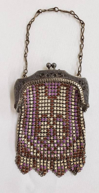 lot 2790 image: Whiting & Davis Enameled Antique Victorian Art Deco Mesh Coin Purse - 2 12 in. x 4 in.