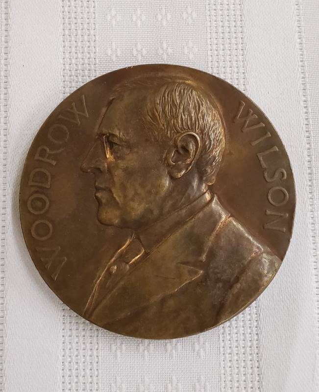 lot 2796 image: Vintage 3 in. US President Inauguration Woodrow Wilson Coin Medallion