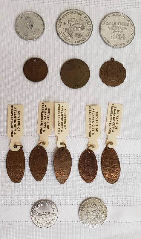 lot 2804 image: Lot of Travel Medallions - 2 Worlds Fair, Atlantic City Souvenirs, and Some State Souvenirs