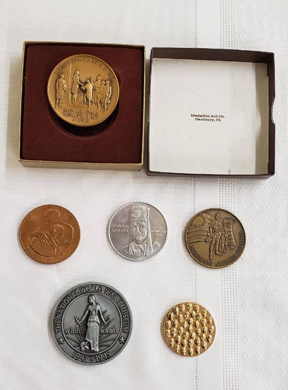 lot 2807 image: Lot of Medallions