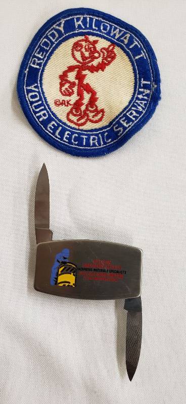 lot 2808 image: Lot of Reddy Kilowatt Patch and Western Emergency Service KnifeMoney Clip