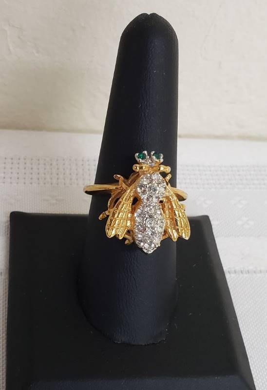 lot 2821 image: Ladies Ring - Size 8 - 18K HGE - Green Eyed Honeybee
