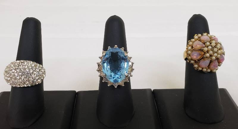 lot 2824 image: Lot of 3 Vintage Costume Rings - 2 Adjustable and Blue Stone is Size 7 12