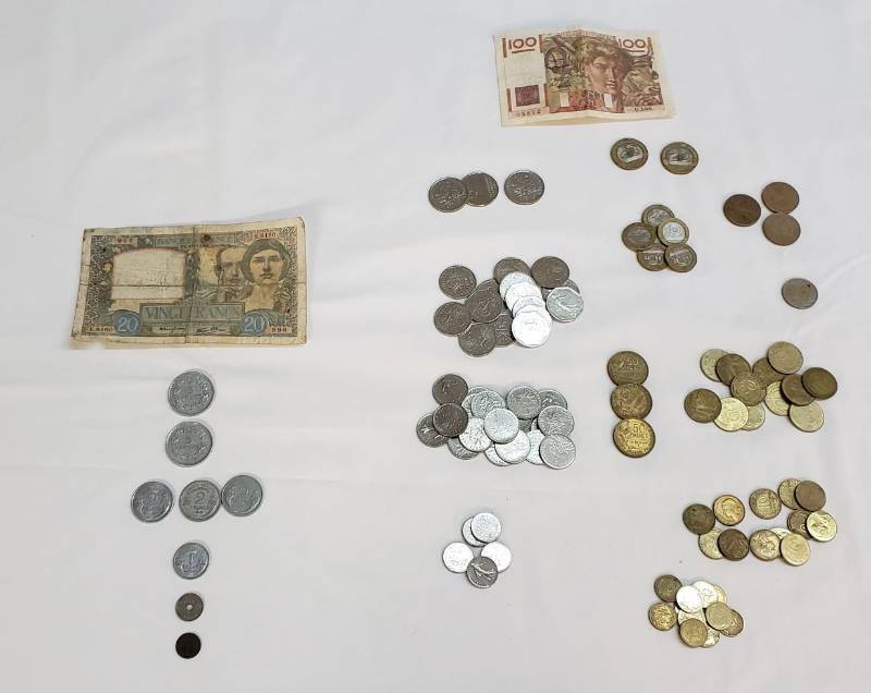 lot 2856 image: Lot of French Currency - some WWII and newer