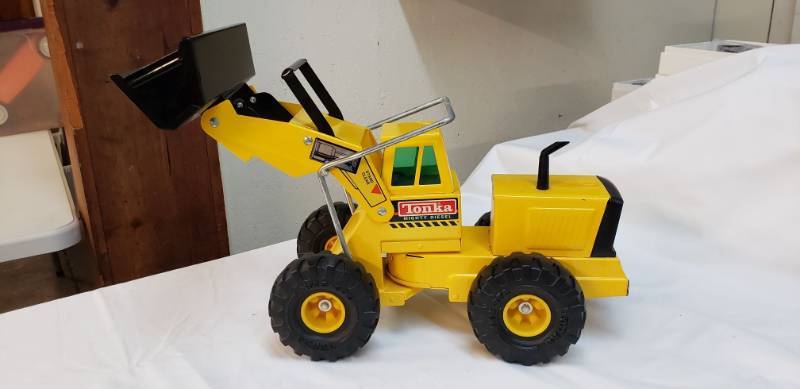 lot 2883 image: Tonka Front Loader