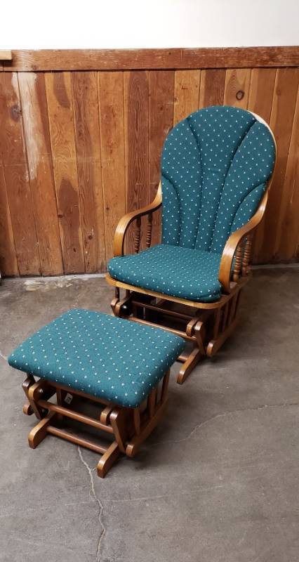lot 2884 image: Glider Rocker and Glider Ottoman