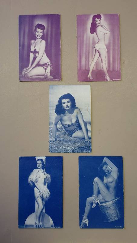 lot 2898 image: Lot of 5 Vintage 3  x 5  Cards - Showgirls