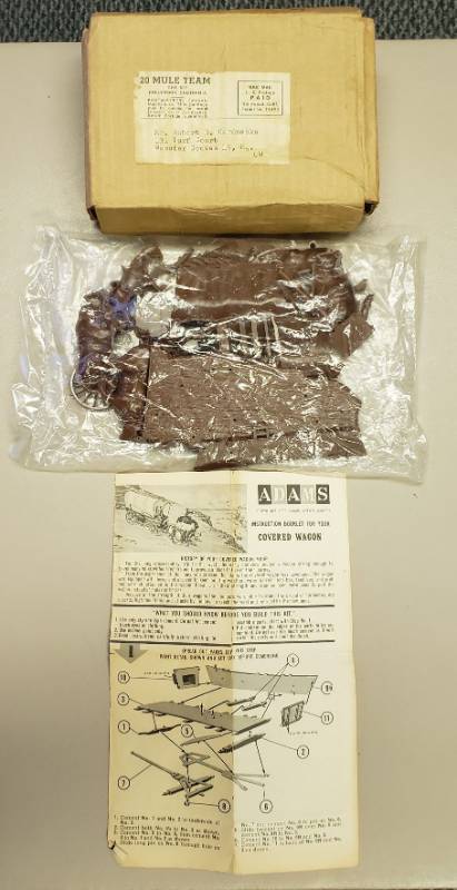 lot 2901 image: Vintage 1960s TV Death Valley Days - Covered Wagon Model Kit - New in Box