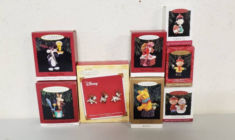 lot 2919 image: Hallmark Keepsake Ornament - Disney, Looney Tunes, and Peanuts Collection - 8 total