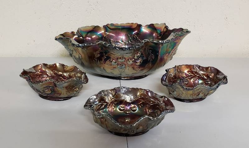 lot 2924 image: Lot of Cherry Iridescent Carnival Glass Bowl Set - 4 pieces