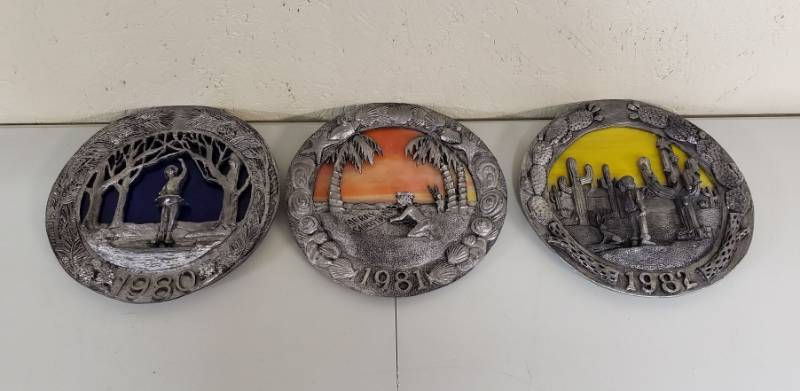 lot 2927 image: Lot of 3 Michael Ricker Pewter Annual Plates - 1980, 1981, and 1982