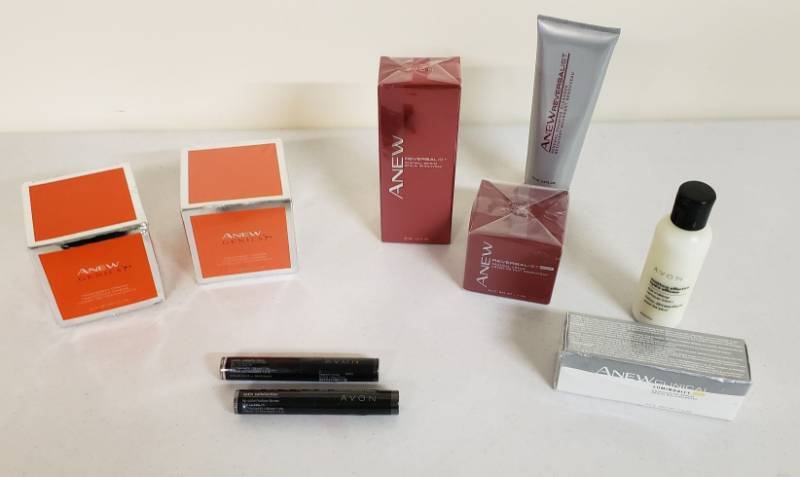 lot 2936 image: Lot of Avon Products - all new in package