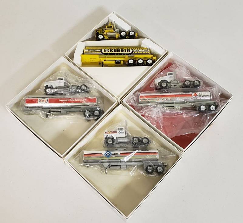 lot 2939 image: Lot of Winross Trucks - Tankers - 4 total