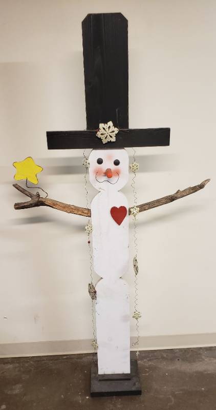 lot 2957 image: Wooden Snowman Yard Decor - 6 ft. tall