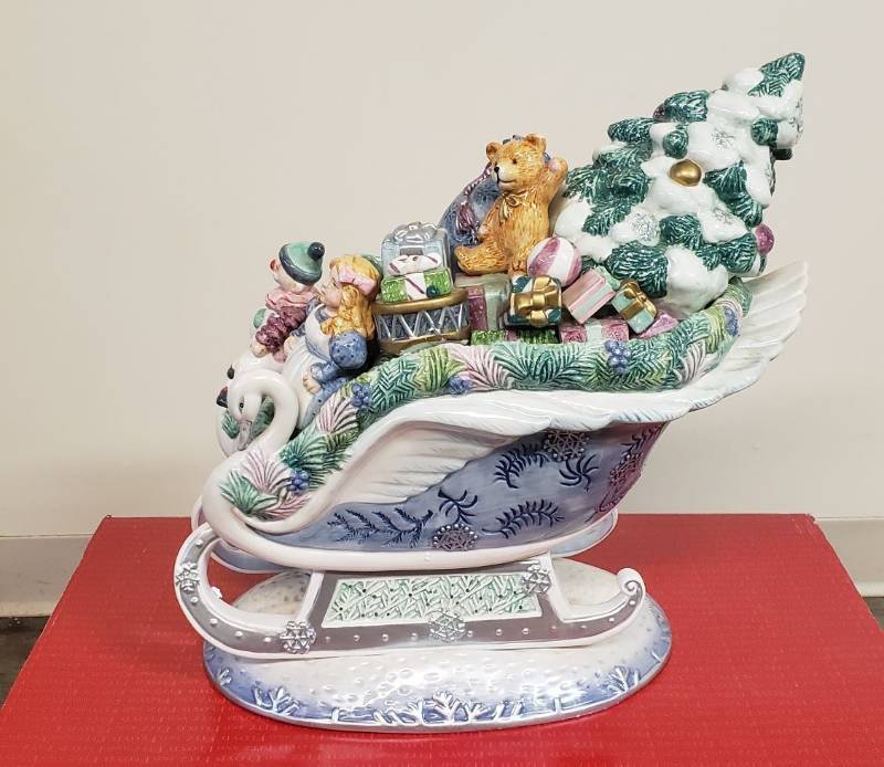lot 2959 image: Fitzgerald & Floyd Crystal Winter Sleigh Centerpiece - 16 in. long by 16 in. tall - with box