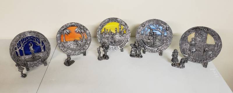 lot 2969 image: Lot of Michael Ricker Annual Pewter Plate Sets (3 pieces each) - 1980-1984 - Plates are 8 in. Diameter