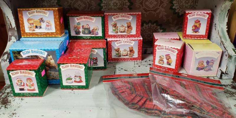 lot 2977 image: Lot of Hallmark Merry Miniatures with 2 Tree Skirts