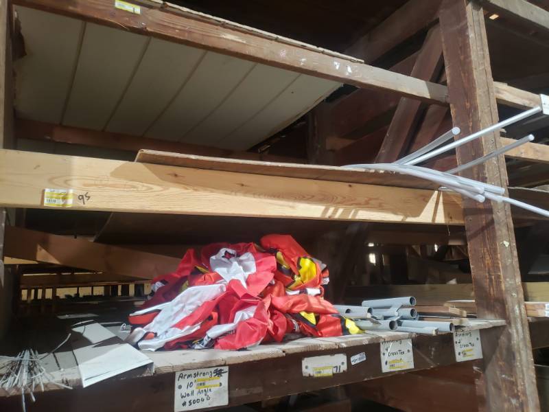 lot 1525 image: Lot of various wind flyer flags w stake brackets